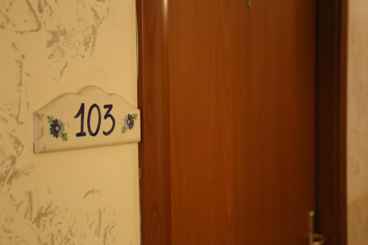Albergo Del Centro Storico Салерно Экстерьер фото